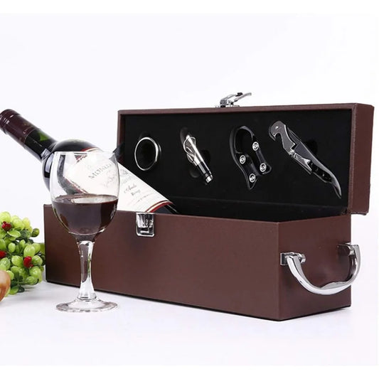 Cutie cadou pentru sticla de vin imbracata in piele ecologica,maro cu 4 accesorii