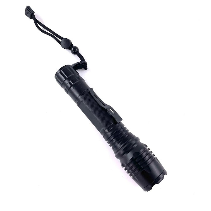 Lanterna profesionala LED XH - P50, aluminiu,cu Zoom 8000 lm, raza 1000 m, Zoom reglabil, 5 moduri iluminare