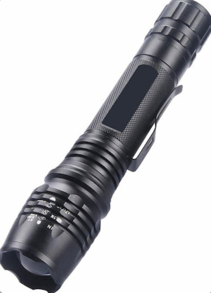Lanterna profesionala LED XH - P50, aluminiu,cu Zoom 8000 lm, raza 1000 m, Zoom reglabil, 5 moduri iluminare